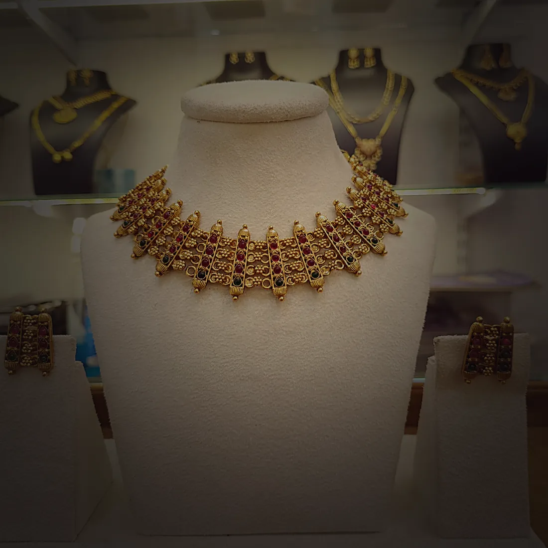 Antique Maroon Stone Choker Set