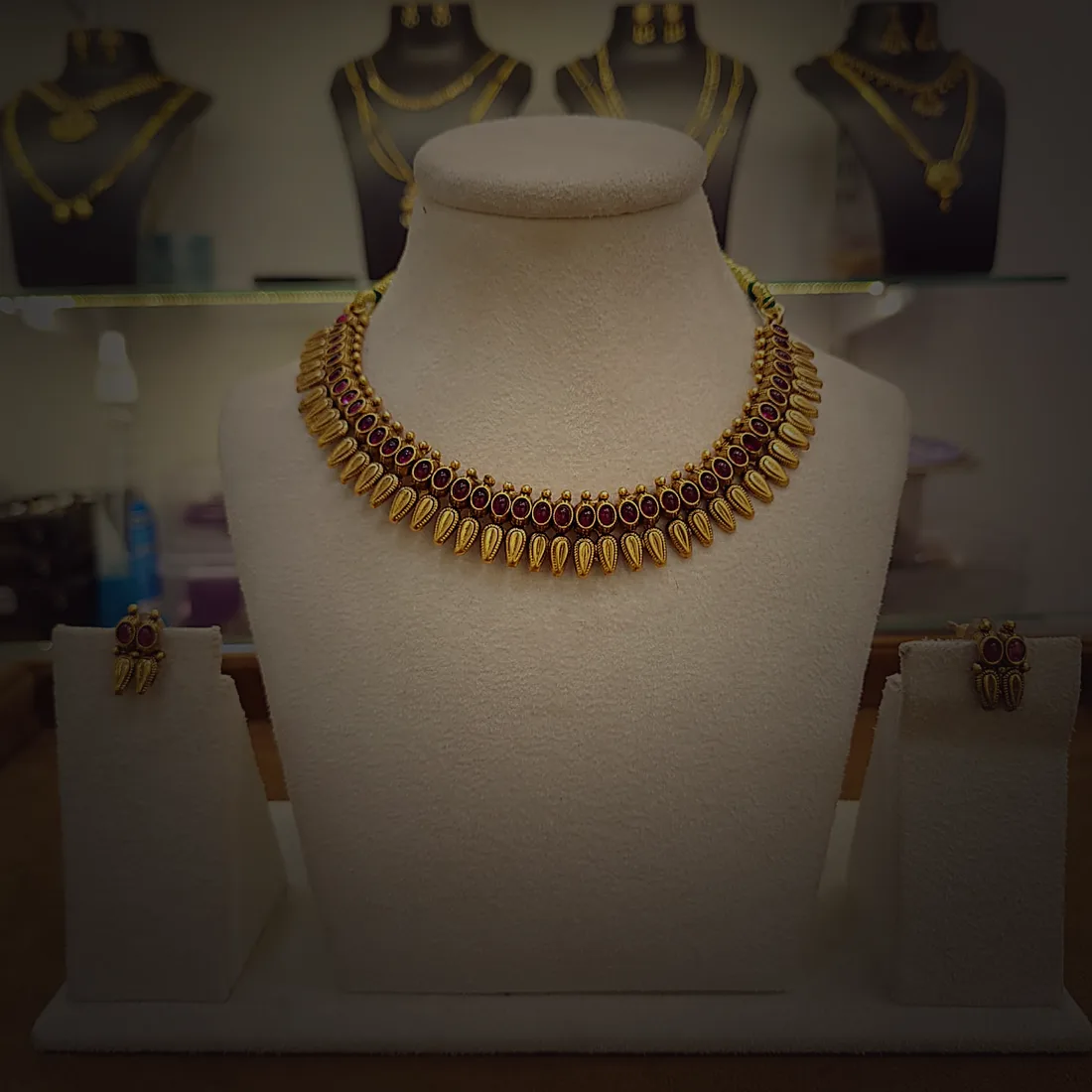 Classic Antique Choker Set